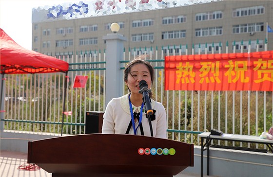 欣靈工會(huì)主席胡伊佳女士宣布運(yùn)動(dòng)會(huì)開始