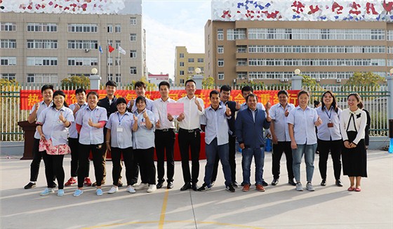 欣靈生產(chǎn)A隊(duì)榮獲拔河比賽冠軍