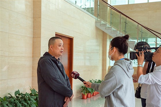董事長(zhǎng)胡志興接受采訪