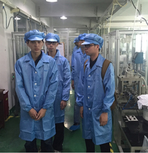 應屆畢業(yè)生就業(yè)來到欣靈電氣參觀報道