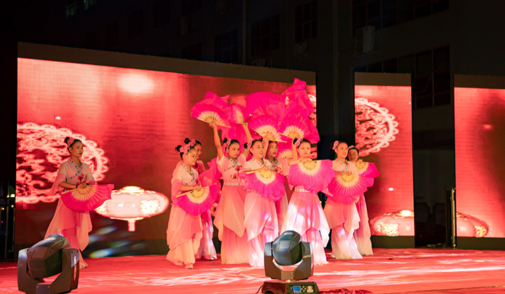 開場(chǎng)舞《開門紅》